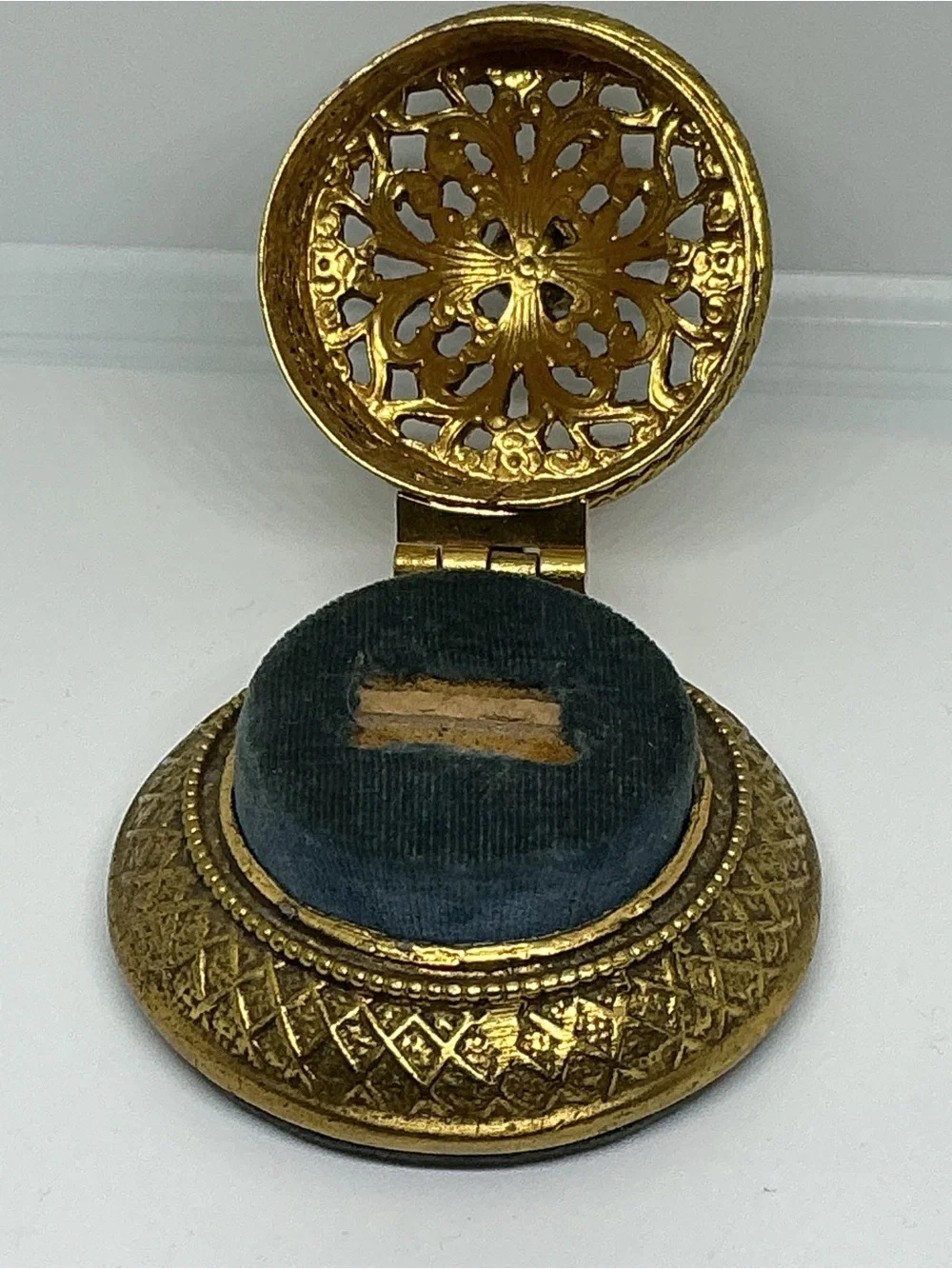 VTG Gold Plated Ormolu Filigree Double Ring Box Hinged Lid Blue Velvet